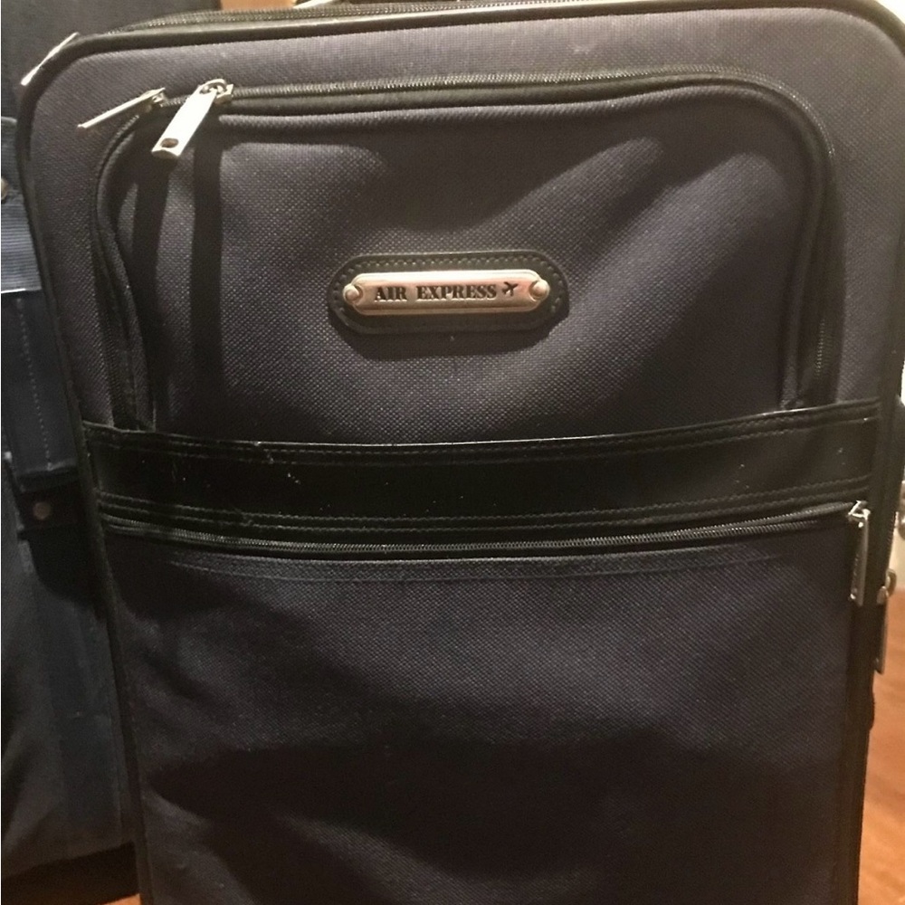 Air Express Classic Luggage 2-wheel Rolling Suitcase Retractable Handle.